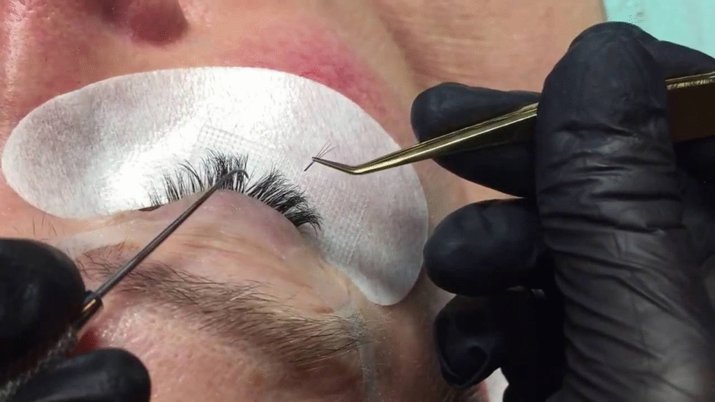 Isolation tool-volume eyelash extensions speed up