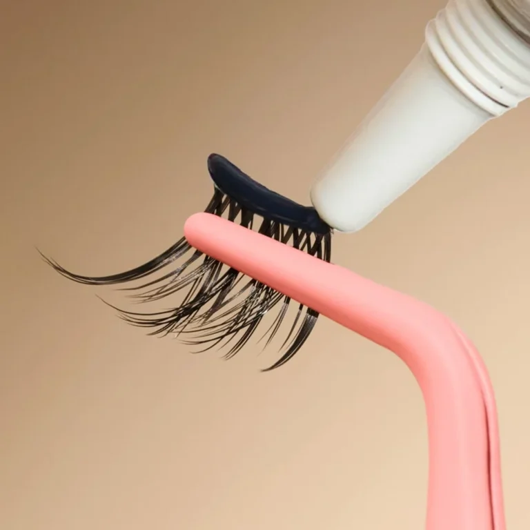 Pre-glued cluster lashes DIY glue-free waterproof lash extensions set in box, multiple styles false eyelashes display